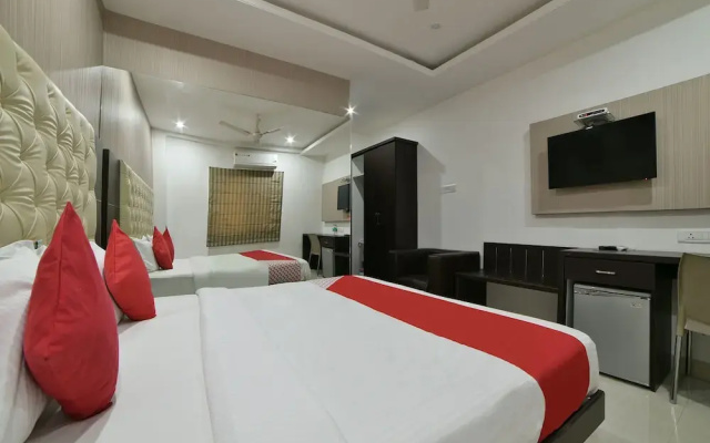 OYO 16894 Aditya Residency