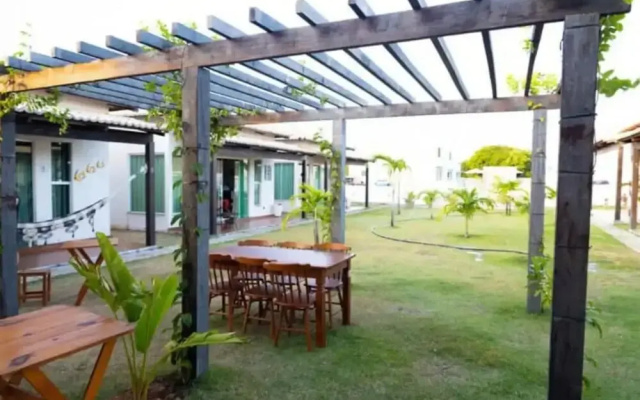 Chal Aconchegante com Vista Jardim em Vila - 02
