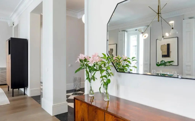 Justicia Apartment II by Flatsweethome