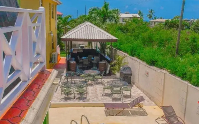 Two Bedroom Apartment With Pool Located Near the Beach and Kensington Oval