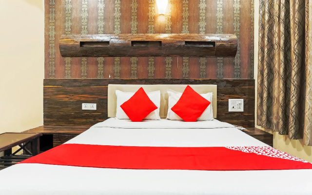 OYO 8759 Hotel Adore Palace