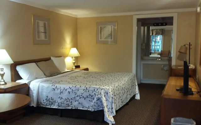Airport Inn and Parking/Dayton International Airport