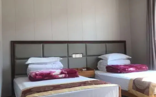 Jing Taohua Jie Holiday Homestay (Taohua Tan Scenic Area)