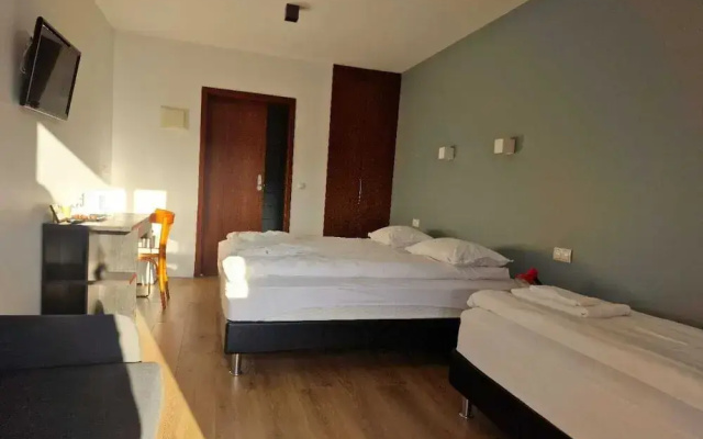 Studio 22