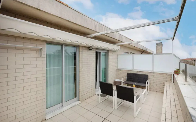 Espinho Retreat with Balcony