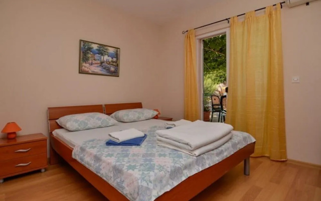 Studio Apartments Lulak