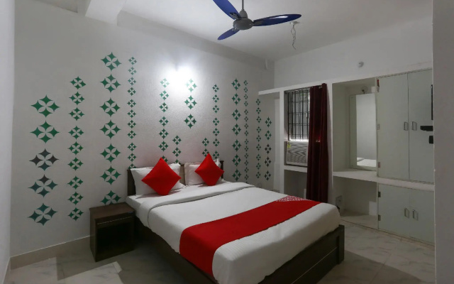 OYO 61919 Piyush Residency