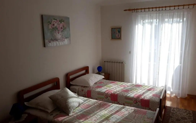 Apartments Vesna - 40m from beach