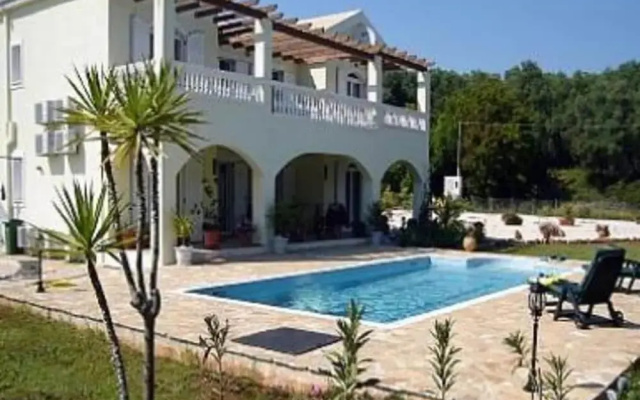 Spacious 5 Bed Villa With Pool in Kefalonia