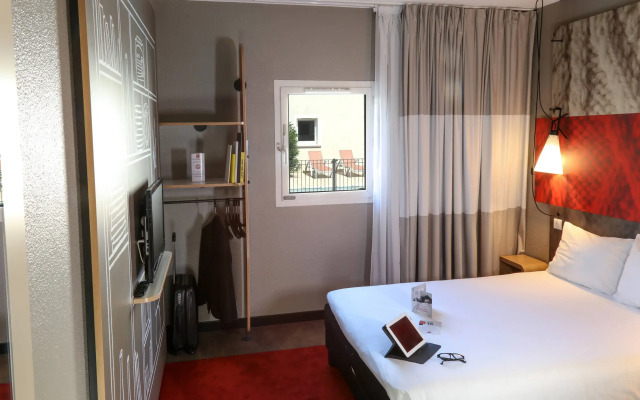 ibis Orange Sud
