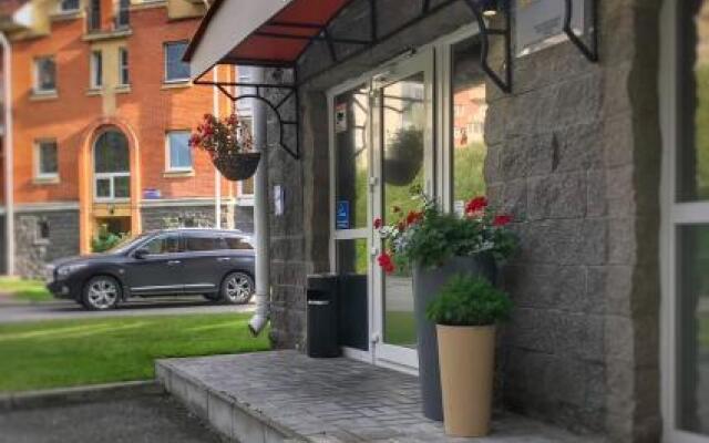 Гостиница Guest rooms Club Marinn в Санкт-Петербурге отзывы, цены и фото номеров - забронировать гостиницу Guest rooms Club Marinn онлайн Санкт-Петербург вид на фасад