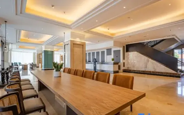 Ximu Hotel Kunming MixC (Dongjiao Road Metro Station)