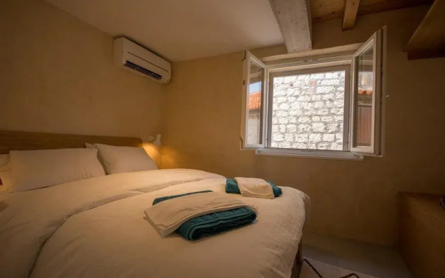 Casa Sepia