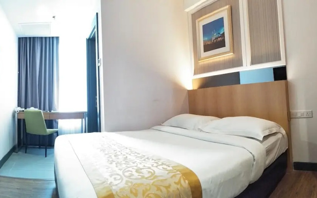 Double Studio (full double bed) · Hotel Transit Kuala Lumpur — photo 3