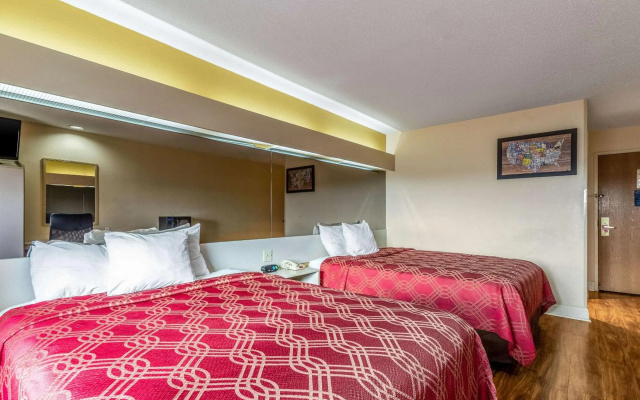 Econo Lodge Inn & Suites Evansville East