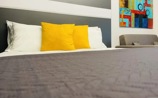 LUXSUITES