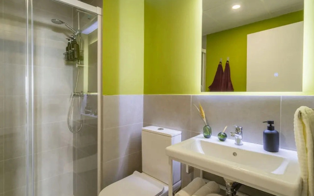 Gran Canet 2BR - Sea Views, Pools & Gym