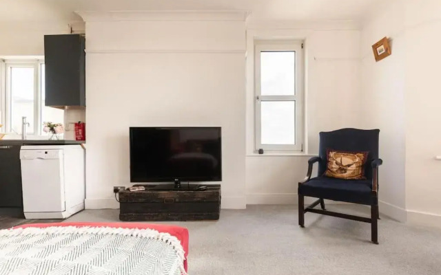 Worthing sea-front apartment