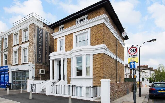 Отель Bright 1BR flat in West London Великобритания, Лондон - отзывы, цены и фото номеров - забронировать отель Bright 1BR flat in West London онлайн вид на фасад