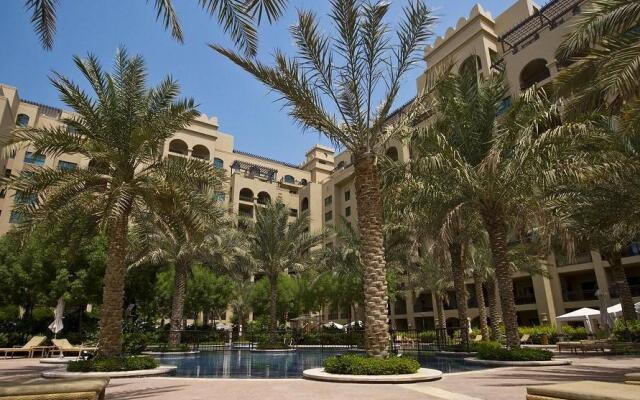 Отель Beach Residence, Palm Jumeirah вид на фасад