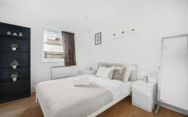 King's Cross Apartment with Terrace