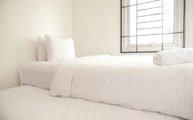 Homey And Warm 2Br At Marina Ancol Apartment