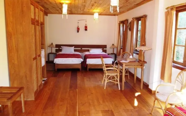 Thitaw Lay House B & B