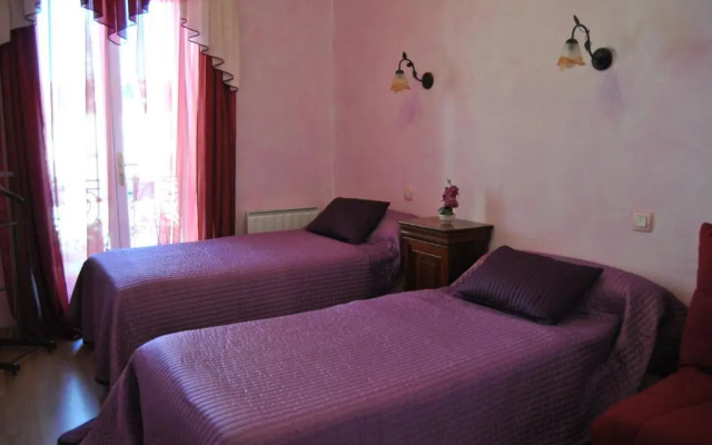 Au Pied Du Chateau
