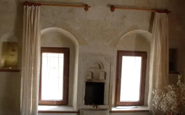 Oddest Cave Suite Aparts
