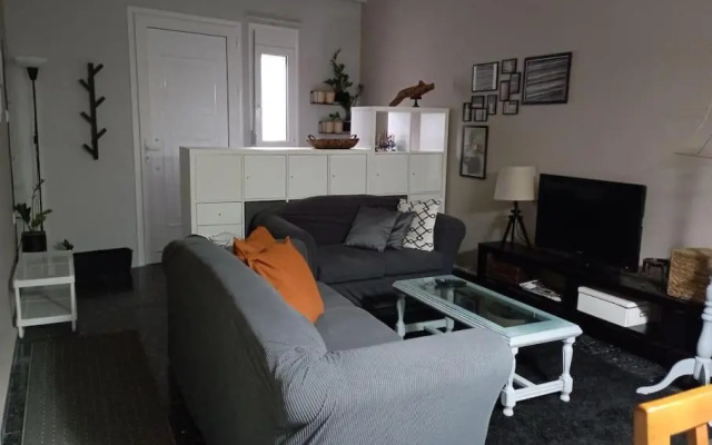 ΤΟ ΔΙΑΜΕΡΙΣΜΑ ΤΗΣ ΜΑΙΡΗΣ or MARY'S APARTMENT