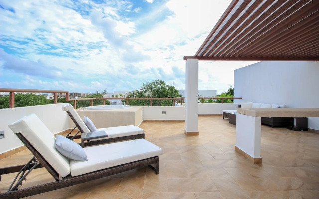 Jungle & Ocean View Penthouse by Olahola