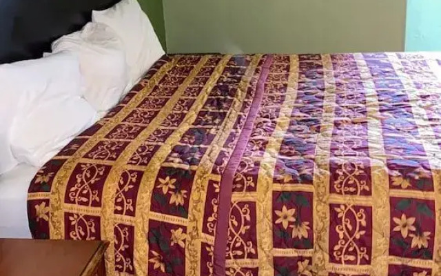 Trailway Motel