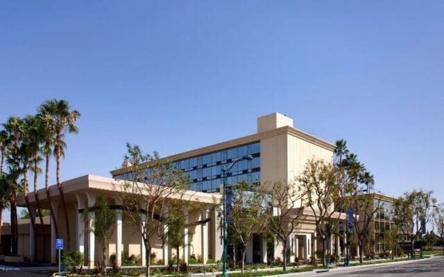 Red Lion Hotel Anaheim Resort 1