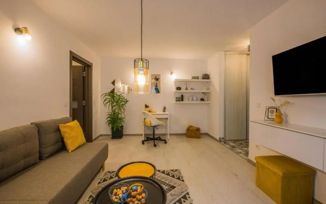 Kitty Sunflower Apartment