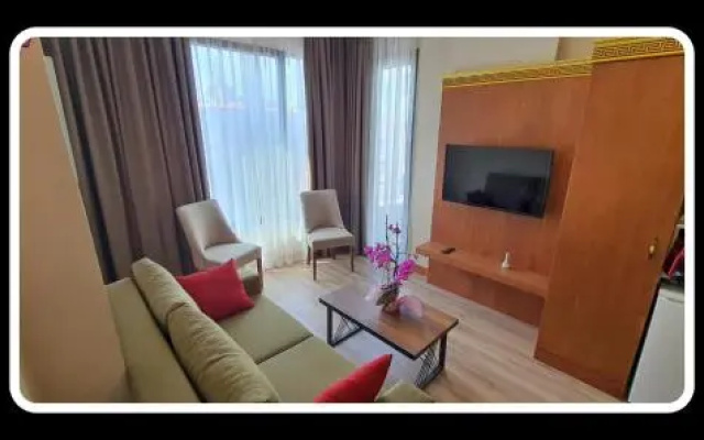 MB Deluxe Suite Hotel