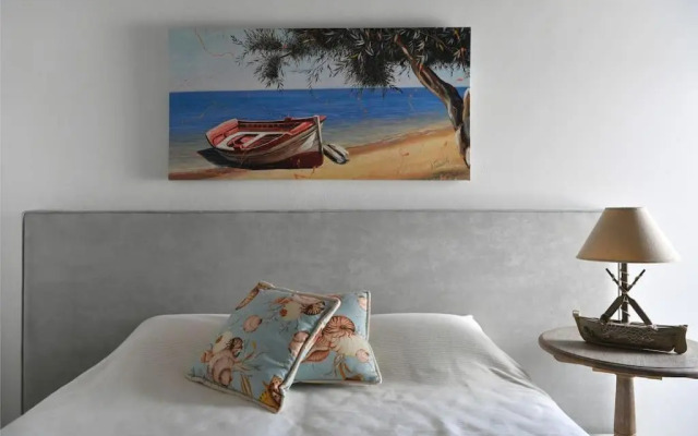 Sea front 2 bed house next to kite sports