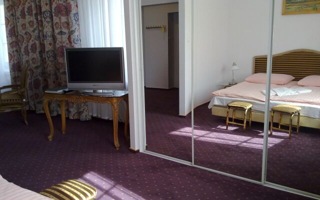 Hotel Harenda комната для гостей