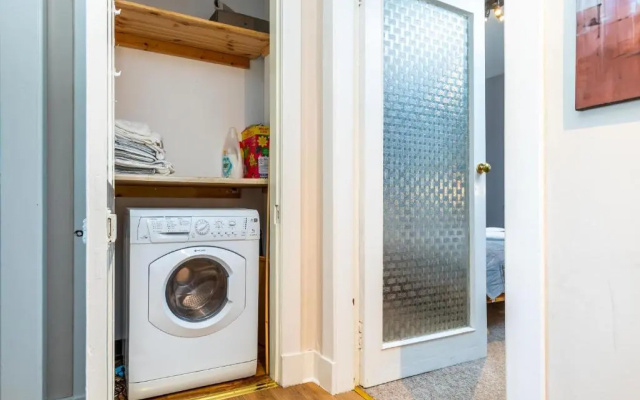 Modern Aberdeen City apartment free parking