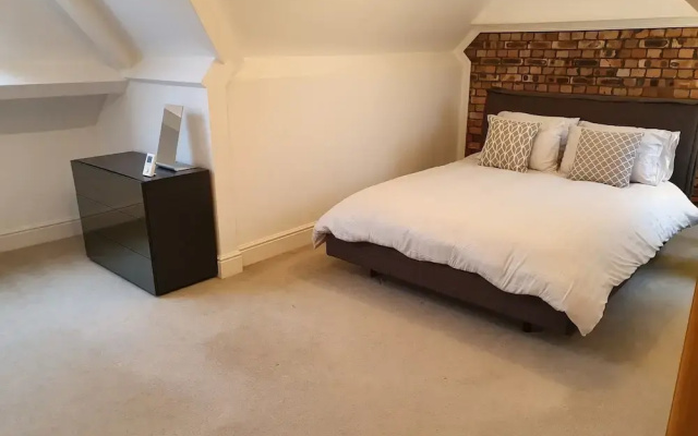 Stylish 3 Bed Apartment in Bristol
