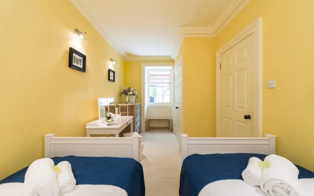 JOIVY Luxury Carlton Terrace Main Door Apartment
