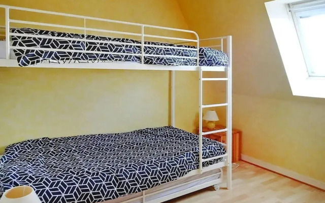 Apartment in St Quay Near Seven Beaches