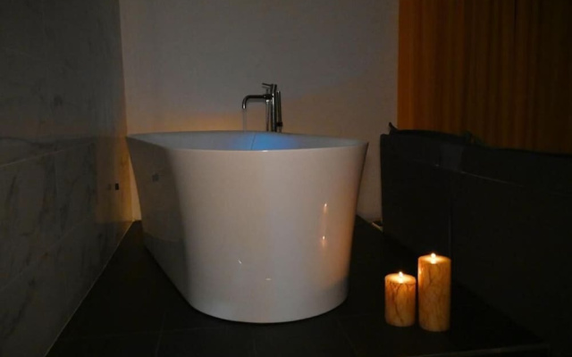 Palace Eight Suites & Spa