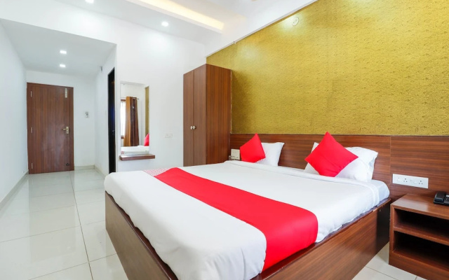 Oyo 28076 Samrudhi Residency