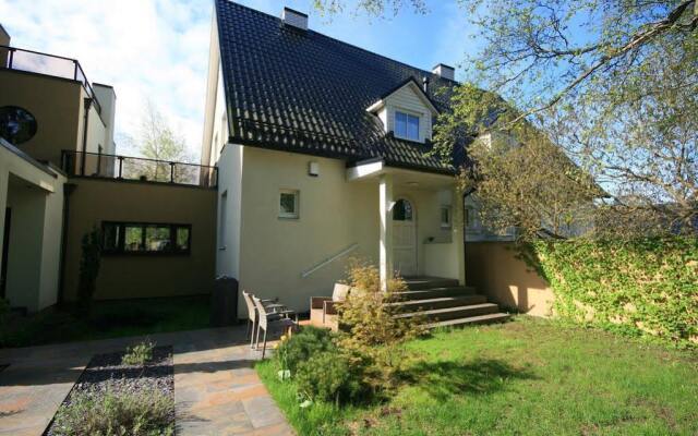 Отель Kase Nice Small Villa Эстония, Таллин - отзывы, цены и фото номеров - забронировать отель Kase Nice Small Villa онлайн вид на фасад