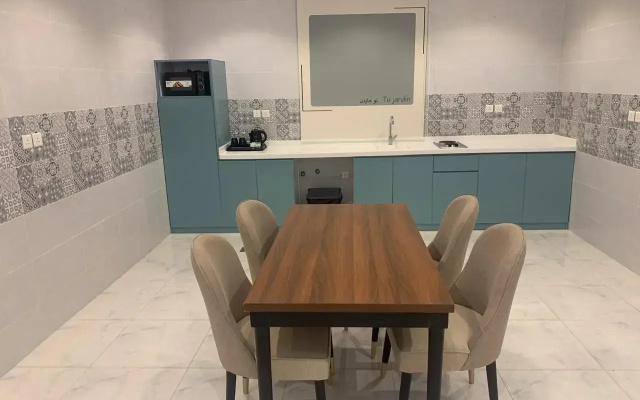 Holiday Plus Mishrifah Apartments