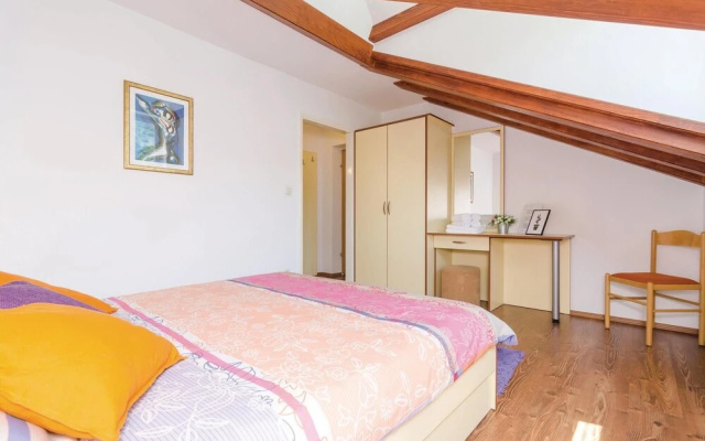Nice Home in Mokosica With Wifi and 6 Bedrooms