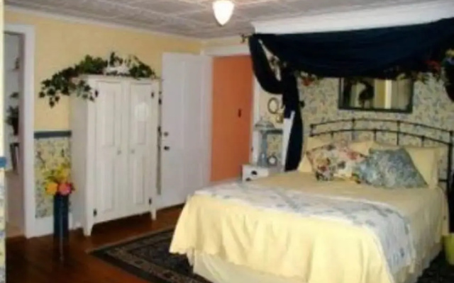 Lily House Bed and Breakfast