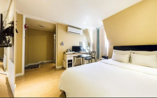 Reem Hotel