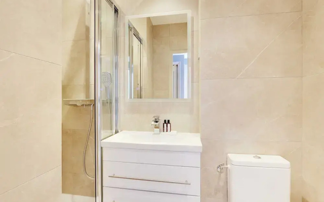 Modern Apartment With Balcony - 2br/6p- Roquette