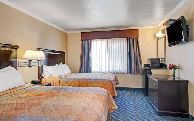 Super 8 - Berkeley